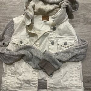 American Eagle Outfitters Cream and Gray Jean Jacket